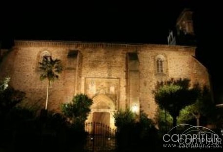 Nueva iluminación de la Iglesia de Santiago.