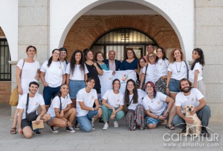 Catorce Mujeres Artistas Arriban a Los Blázquez para el Proyecto Arte Viva